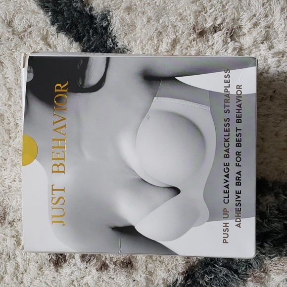 Just Behavior Push Up Backless Strapless Bra - Picture 3 of 10